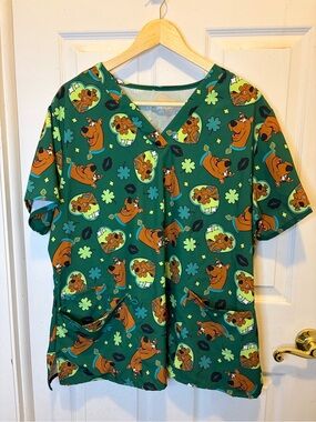Scooby-Doo Green Graphic V-Neck Short Sleeve Scrub Top with Pockets
